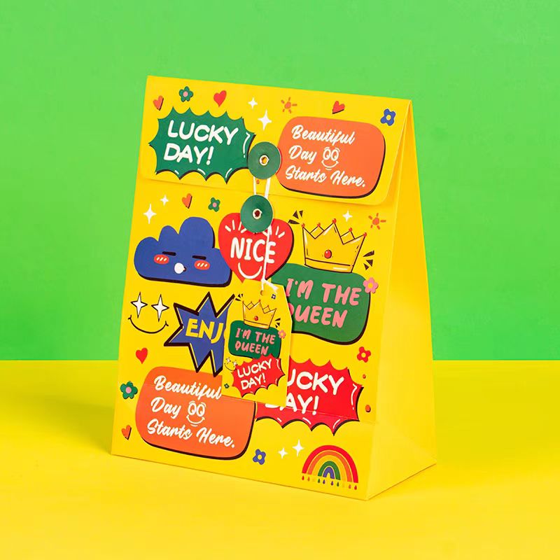 Quels sont les sacs en papier cadeau couramment utilisés? Comment personnaliser les sacs en papier-cadeaux à moindre coût?
